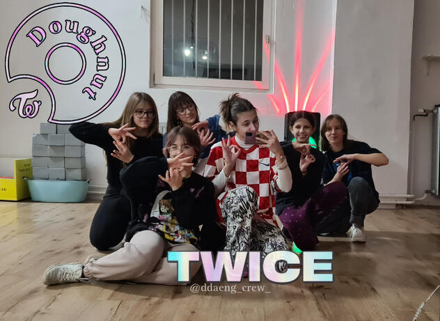 TWICE - &#39;DOUGHNUT&#39; 🍩