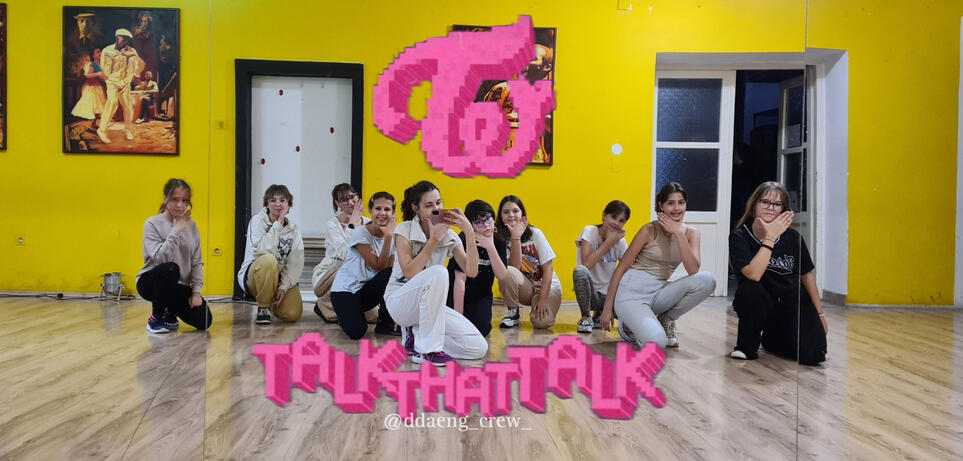 TWICE - 'Talk That Talk' ✌️